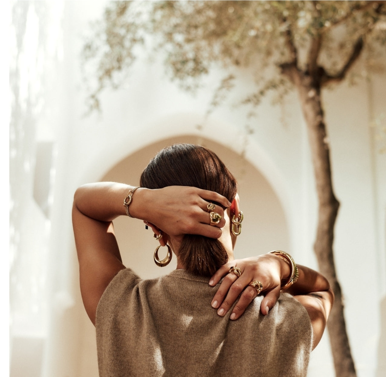 AUCOOOL | Always Keeping Cool ——Empowering Women Through Timeless Strength
