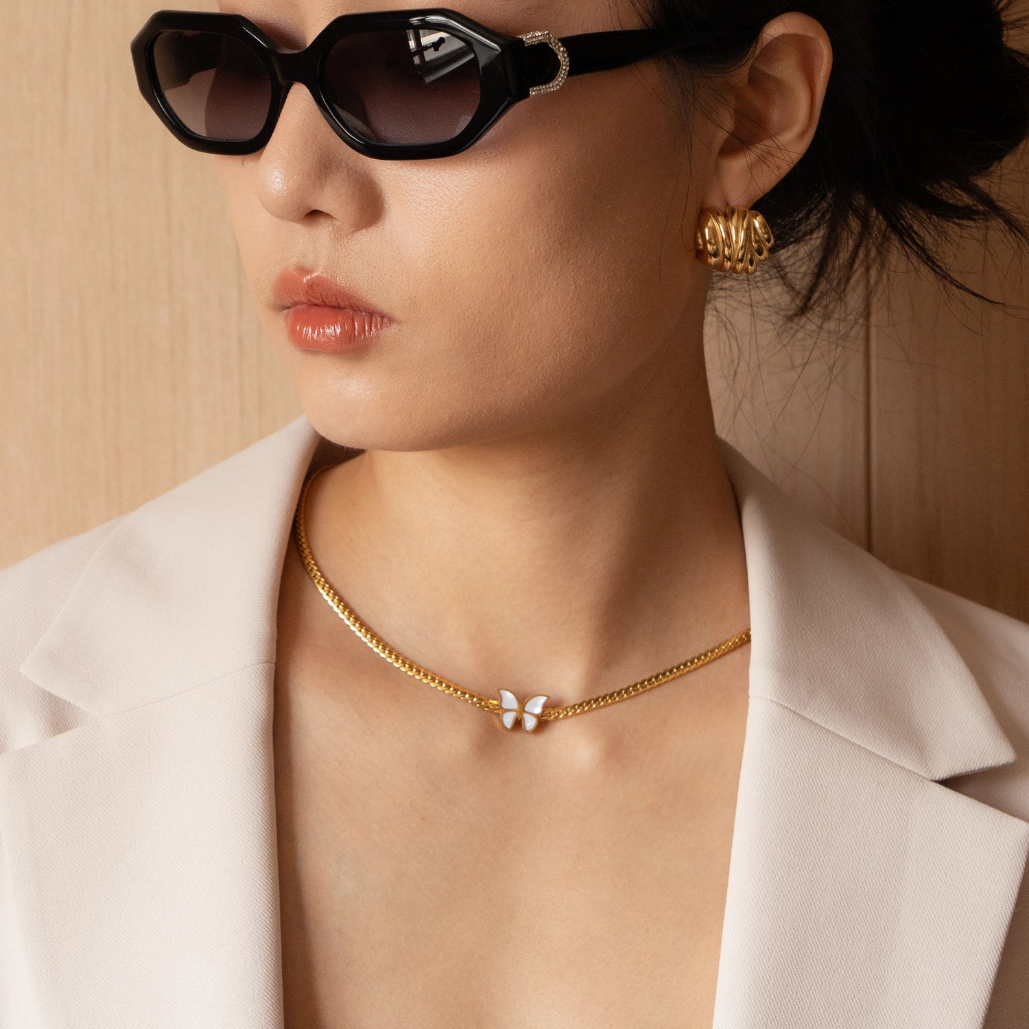 mother of pearl butterfly Choker
